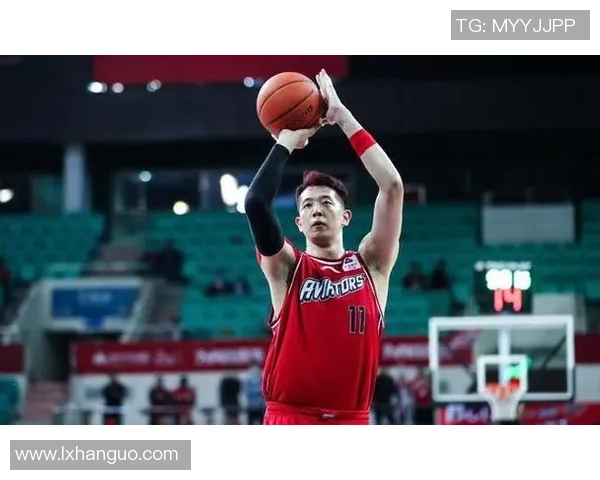 深圳足球队以87分领跑精英赛积分榜展现强劲实力和夺冠希望 深圳足球队以87分领跑精英赛积分榜展现强劲实力和夺冠希望