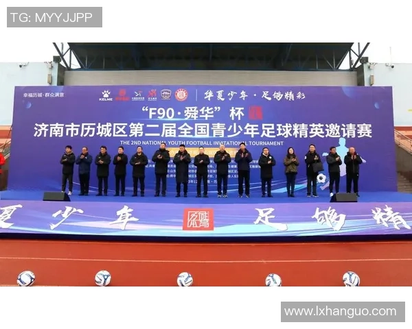 足球明星校章套的魅力与价值探秘，助力青少年足球梦想的实现