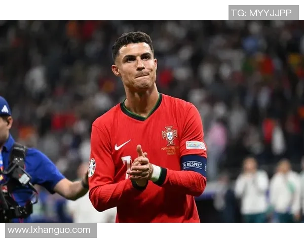 街头采访国际足球明星畅谈比赛经历与人生感悟